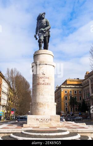 Monument en marbre et bronze à Bersagliere (Monumento al Bersagliere) à Piazzale di Porta Pia - Rome, Italie. Banque D'Images