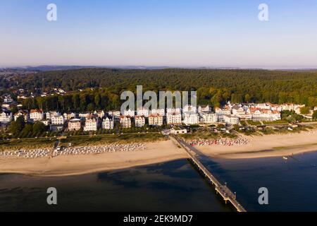 Allemagne, Mecklenburg-Ouest Pomerania, côte de la mer Baltique côte, Usedom Island, Bansin, Vue aérienne de la station touristique sur la côte Banque D'Images