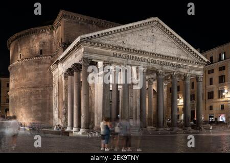 Taly, Rome, Panthéon, ancien temple romain de nuit Banque D'Images