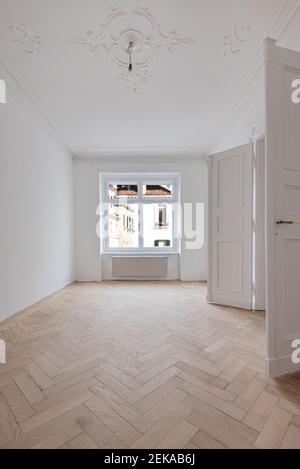 parquet à chevrons dans la maison rénovée Banque D'Images