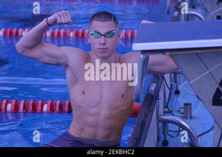 Blagoy Panayotov (BUL) de Vihren (Sandanski) pose après sa victoire à 1500m freestyle à 'Black Sea Cup', Varna Bulgarie, 4 septembre 2020 Banque D'Images