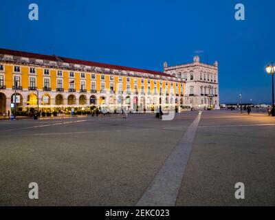 Portugal, province d'Estrémadure, Lisbonne, place Praca do Comercio au crépuscule Banque D'Images