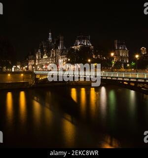 France, Ile-de-France, Paris, Pont dArcole et Hôtel de ville la nuit Banque D'Images