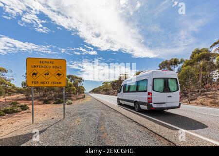 Australie, Australie méridionale, plaine de Nullarbor, panneau d'avertissement près de l'Eyre Highway Banque D'Images