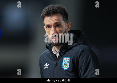 Derby, Royaume-Uni. 23 février 2021. Carlos Corberán, directeur de la ville de Huddersfield, arrive au Pride Park à Derby, Royaume-Uni, le 2/23/2021. (Photo de Mark Cosgrove/News Images/Sipa USA) crédit: SIPA USA/Alay Live News Banque D'Images