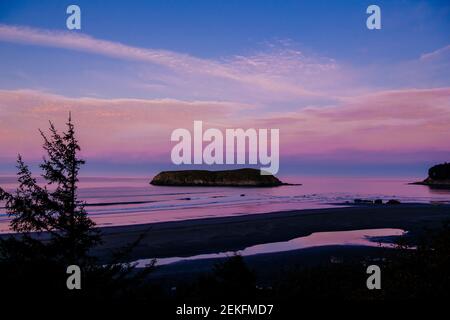 Myers Creek Beach au lever du soleil, Gold Beach, Oregon, États-Unis Banque D'Images