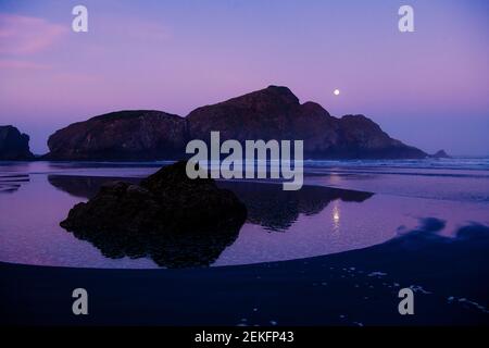 Myers Creek Beach au lever du soleil, Gold Beach, Oregon, États-Unis Banque D'Images