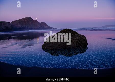 Myers Creek Beach au lever du soleil, Gold Beach, Oregon, États-Unis Banque D'Images