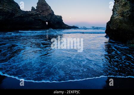 Myers Creek Beach au lever du soleil, Gold Beach, Oregon, États-Unis Banque D'Images