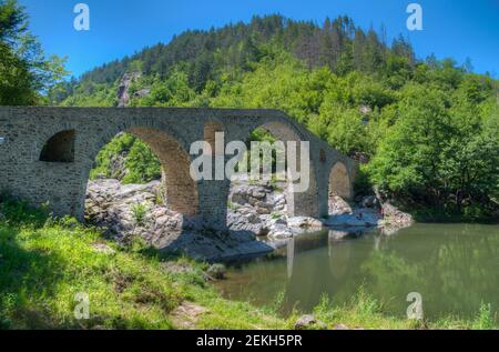 Pont du diable sur la rivière Arda en Bulgarie Banque D'Images