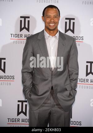 **PHOTO DE FICHIER** Tiger Woods aérolevé après le crash de Rollover. LAS VEGAS, NV - 18 mai : Tiger Woods au 15ème Tiger Jam annuel au Mandalay Bay Events Center le 18 mai 2013 à Las Vegas, Nevada. Crédit: Erik Kabok Photographie/MediaPunch Banque D'Images