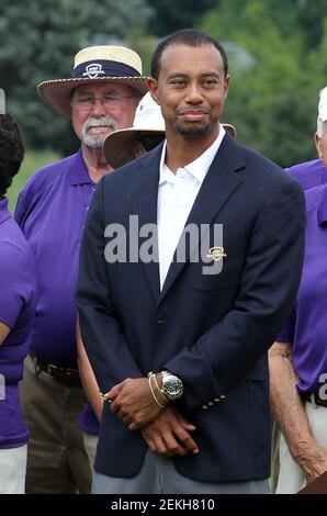 **PHOTO DE FICHIER** Tiger Woods aérolevé après le crash de Rollover. BETHESDA, MD - 30 JUIN : Tiger Woods lors de l'AT&T National au Congressional Country Club de Bethesda, Maryland, dimanche 30 juin 2013. Crédit : mpi34/MediaPunch Banque D'Images