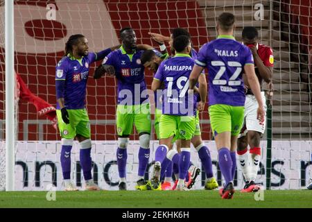 MIDDLESBROUGH, ANGLETERRE. 23 FÉVRIER Famara Diedhiou marque le premier but de Bristol City et célèbre avec ses coéquipiers lors du match de championnat Sky Bet entre Middlesbrough et Bristol City au stade Riverside, à Middlesbrough, le mardi 23 février 2021. (Crédit : Trevor Wilkinson | ACTUALITÉS MI) crédit : ACTUALITÉS MI et sport /Actualités Alay Live Banque D'Images