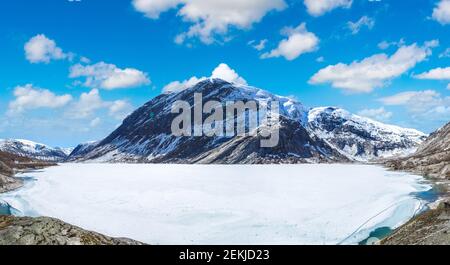 Glacier de Nigardsbreen dans le parc national de Nigardsvatnet Jostedalsbreen en Norvège par une journée ensoleillée Banque D'Images