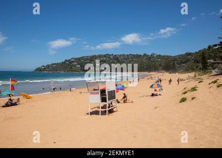 Palm Beach Sydney bains de soleil le jour de l'été, service de sauveteur pour la sécurité des gens, Sydney, Nouvelle-Galles du Sud, Australie Banque D'Images