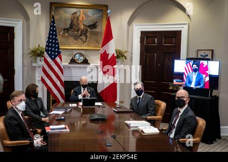 De gauche à droite : Jake Sullivan, conseiller à la sécurité nationale des États-Unis, Kamala Harris, président américain Joe Biden, secrétaire d'État américain Antony Blinken et Juan Gonzalez, directeur général du Conseil de sécurité national pour l'hémisphère occidental, Participer à une réunion bilatérale virtuelle avec le Premier ministre canadien Justin Trudeau dans la salle Roosevelt de la Maison Blanche, à Washington, DC, le mardi 23 février 2021. C'est la première réunion bilatérale de Biden et Trudeau. Crédit: Pete Marovich/Pool via CNP | utilisation dans le monde entier Banque D'Images