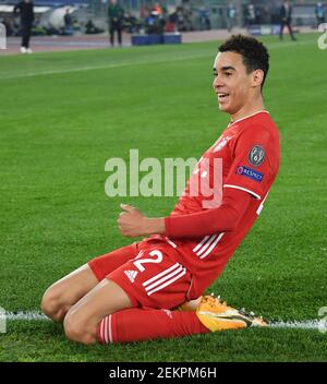 Rome, Italie. 23 février 2021. Le Bayern de Munich, Jamal Musiala, célèbre lors d'un tour de l'UEFA Champions League de 16 match de football de première jambe entre le Latium et le Bayern de Munich à Rome, Italie, le 23 février 2021. Credit: Augusto Casasoli/Xinhua/Alamy Live News Banque D'Images