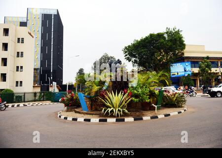 Statue de Gorillas rond-point dans le centre de Kigali, Rwanda. Banque D'Images