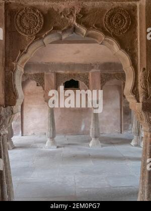 intérieur du bâtiment à chand baori, un steppwell situé dans le village d'abhaneri dans l'état indien du rajasthan Banque D'Images