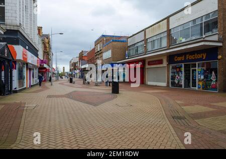 Rhyl, Denbighshire; Royaume-Uni: 21 févr. 2021: Une scène générale de High Street un dimanche après-midi pendant le confinement de la pandémie. Banque D'Images