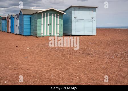 Teignmouth, Devon, Angleterre, Royaume-Uni - Juin 05, 2019 : cabines de plage sur Teignmouth Back Beach Banque D'Images