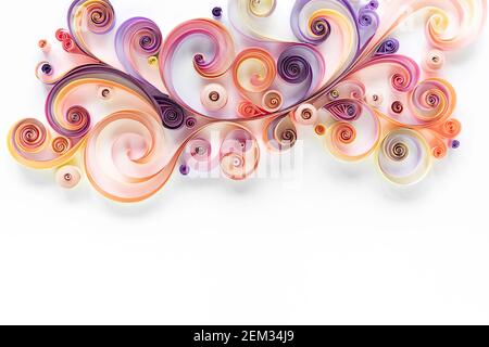 Fond floral abstrait en papier Quilling vue du dessus avec espace pour copier. Passe-temps en papier filigrane. Bannière papier de remplissage. panneau 3d de boucles et de rouleaux de défilement Banque D'Images