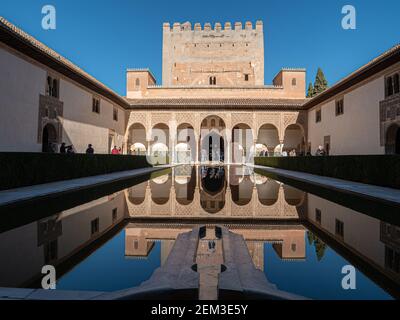 La Cour des Myrtles à l'Alhambra, Grenade, Espagne. Banque D'Images