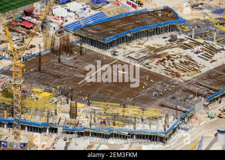 QATAR, Doha, chantier Sportpark Aspire Academy for Sports Excellence for FIFA World Cup 2022 / KATAR, Doha, Baustelle Sportpark Aspire Academy for Sports Excellence fuer die FIFA Fussbalweltmeisterschaft 2022, auf den Baustellen arbeiten Gastarbeiter aus Indien, Népal, Pakistan und weiteren Ländern Banque D'Images