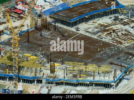 QATAR, Doha, chantier Sportpark Aspire Academy for Sports Excellence for FIFA World Cup 2022 / KATAR, Doha, Baustelle Sportpark Aspire Academy for Sports Excellence fuer die FIFA Fussbalweltmeisterschaft 2022, auf den Baustellen arbeiten Gastarbeiter aus Indien, Népal, Pakistan und weiteren Ländern Banque D'Images