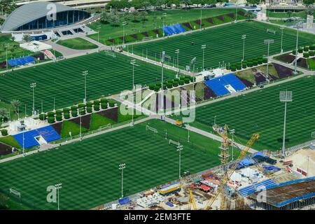 QATAR, Doha, chantier Sportpark Aspire Academy for Sports Excellence pour la coupe du monde FIFA 2022 , pelouse verte irriguée, également camp d'entraînement de l'équipe allemande de football FC Bayern, FC Bavière Banque D'Images