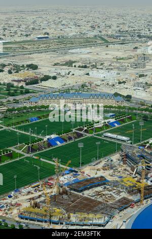 QATAR, Doha, chantier Sportpark Aspire Academy for Sports Excellence pour la coupe du monde FIFA 2022 , pelouse verte irriguée, également camp d'entraînement de l'équipe allemande de football FC Bayern, FC Bavière Banque D'Images