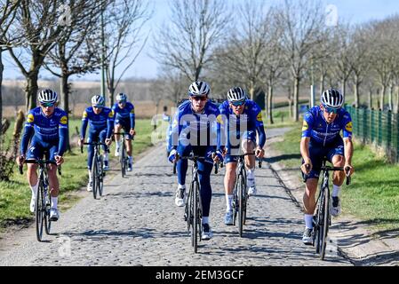 Deceuninck - les coureurs de Quick-Step photographiés en action sur la 'Paddenstraat' pendant la reconnaissance de la piste, avant la 76e édition de la one-d. Banque D'Images