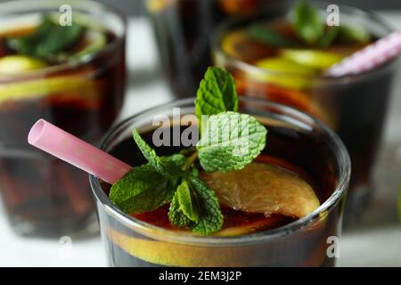 Verres de cocktails Cuba libre, gros plan Banque D'Images