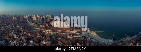 Panorama spectaculaire d'Arcadia à Odessa Ukraine. Images de drone, hiver. Banque D'Images