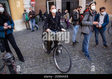 Rome, Italie. 23 février 2021. Actrice sur la Piazza di Montecitorio pendant la manifestation (photo par Matteo Nardone/Pacific Press/Sipa USA) crédit: SIPA USA/Alay Live News Banque D'Images