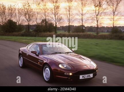 Conduite d'un Aston Martin DB7 1994 Banque D'Images