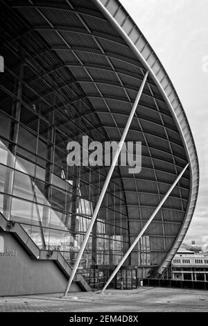 Le Sage Center ultra-moderne donne sur le Tyne sur le côté Gateshead de la rivière en Tyne et Wear, dans le nord-est de l'Angleterre. Banque D'Images