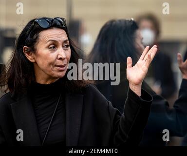 Berlin, Allemagne. 24 février 2021. Shermin Langhoff, directeur artistique du théâtre Maxim Gorki, se tient lors d'une tournée de presse au théâtre Maxim Gorki. Credit: Fabian Sommer/dpa/Alay Live News Banque D'Images