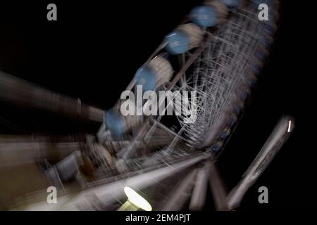 Low angle view of une grande roue Banque D'Images