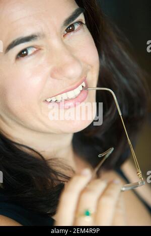 Portrait of a young woman smiling Banque D'Images