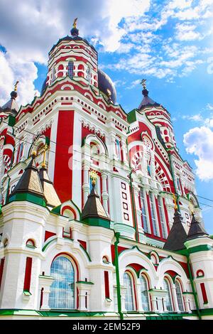 Vue sur la cathédrale orthodoxe, la cathédrale Saint-Panteleimon , sur la banlieue de Kiev à Feofaniya, Ukraine Banque D'Images