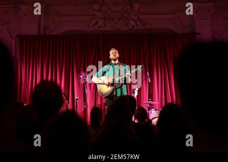 Alexander Wolfe se présentant au Bush Hall pour soutenir Anderson East. Date de la photo: Mardi 6 septembre 2016. Le crédit photo devrait se lire: Richard Gray/ Banque D'Images