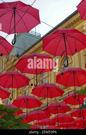 Ouvert rouge bermllas décoration de rue Belgrade Banque D'Images