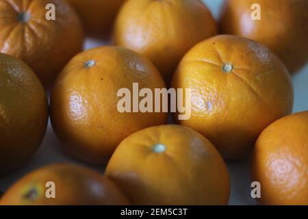 Kinnews est un fruit hybride qui ressemble à Orange. Il s'agit d'une orange hybride mandarin à haut rendement, sans semis, comme un fruit cultivé largement dans le plus large Banque D'Images