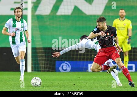 GRONINGEN, PAYS-BAS - FÉVRIER 24 : Daniel van Kaam du FC Groningen et Bart Nieuwkoop de Feyenoord pendant le match Eredivisie entre le FC Groningen Banque D'Images