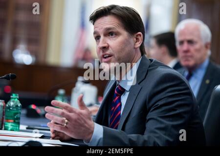 Washington, États-Unis. 24 février 2021. ÉTATS-UNIS - FÉVRIER 24 : le sénateur Ben Sasse, R-NEB., interroge William Burns, candidat au poste de directeur de l'Agence centrale de renseignement, lors de son audience de confirmation du Comité sénatorial spécial du renseignement, dans l'édifice Russell du Bureau du Sénat à Capitol Hill, à Washington, DC, le mercredi 24 février 2021. (Photo de Tom Williams/Pool/Sipa USA) crédit: SIPA USA/Alay Live News Banque D'Images