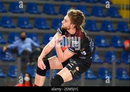 Civitanova Marche, Italie. 24 février 2021. 2/24/2021 - Kamil Rychlicki #11 (Cucine Lube Civitanova) pendant Cucine Lube Civitanova vs Grupa Azoty Kedzierzynyn Kozle, CEV Champions League volley-ball match à Civitanova Marche, Italie, février 24 2021 (photo par IPA/Sipa USA) crédit: SIPA USA/Alay Live News Banque D'Images