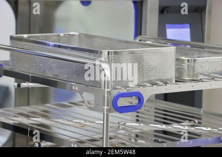 Laveur-désinfecteur pour instruments chirurgicaux médicaux. Mise au point sélective Banque D'Images