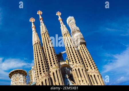 BARCELONE, ESPAGNE - 26 JUIN 2016 : Sagrada Familia par Antoni Gaudi. À Barcelone, dans une belle journée d'été, Catalogne, Espagne le 26 juin 2016 Banque D'Images