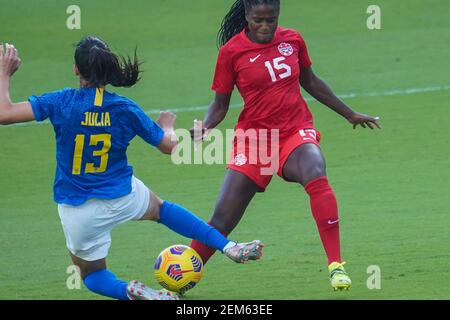 Orlando, États-Unis. 24 février 2021. Orlando, Floride, États-Unis, 24 février 2021, Le Prince Nichelle du Canada #15 et Julia #13 du Brésil se battent pour le ballon pendant la coupe SheBelieves au stade Exploria (photo : Marty Jean-Louis/Alay Live News Banque D'Images